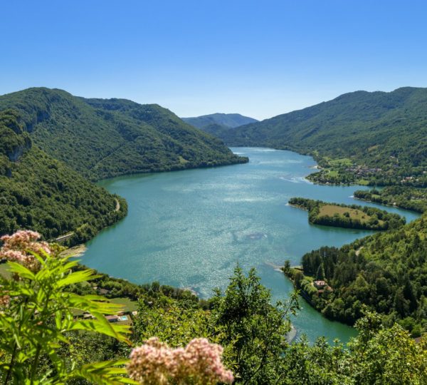lac de lombardie en 4 lettres