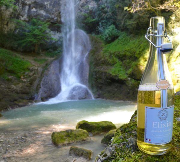 Cascade de la Quinquenouille et limonade Elixia © Jura Tourisme
