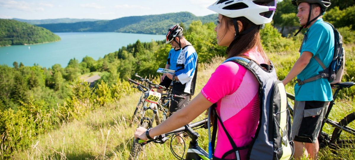 Vététistes au lac de Vouglans