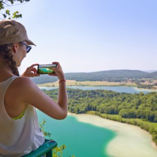 Randonneuse au Belvédère des 4 lacs