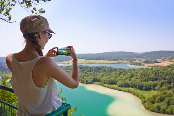 Randonneuse au Belvédère des 4 lacs