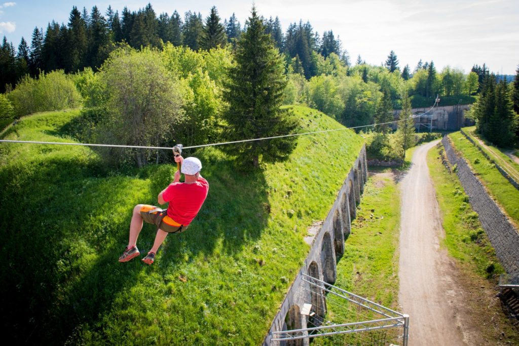 Accrobranche au Fort des Rousses © Becker/Jura Tourisme