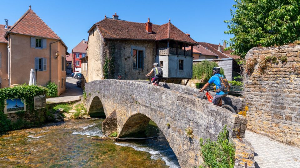Pont des Capucins à Arbois © Guillaume Condat/Jura Tourisme 