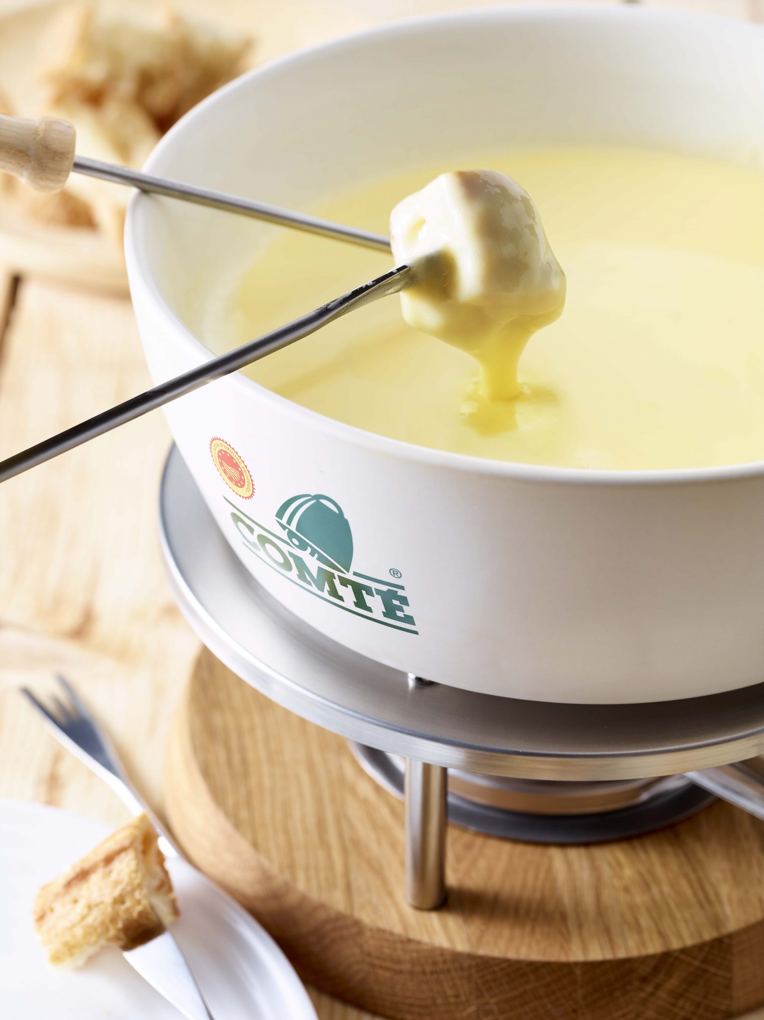 Fondue Jurassienne au Comté, recette et dégustation Jura Tourisme