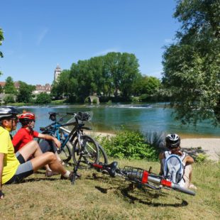 Pause pique-nique en famille sur l’EuroVelo 6