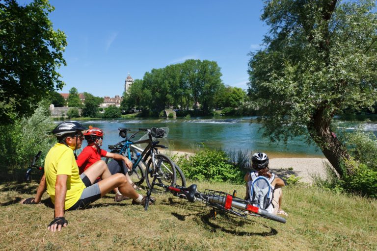 Pause pique-nique en famille sur l’EuroVelo 6