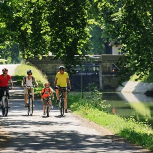 Famille sur l’EuroVelo 6 dans le Jura