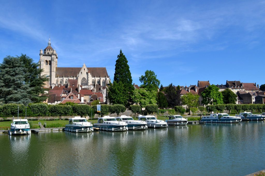 Dole, son canal et sa collégiale © Jura Tourisme