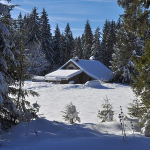 Chalet du Haut Jura dans la neige