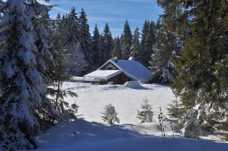 Chalet du Haut Jura dans la neige