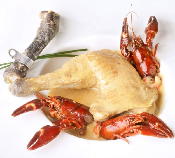 Poulet de Bresse aux écrevisses © Syndicat Interprofessionnel de la Volaille de Bresse