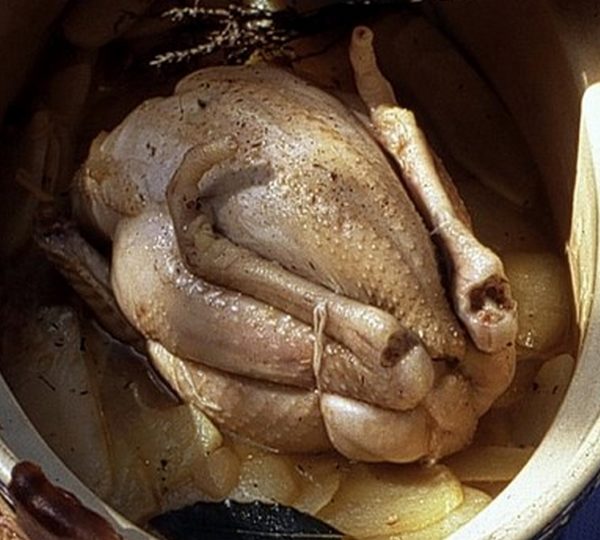 Volaille au Vin Jaune en terrine lutée © Pierre Basso Moro