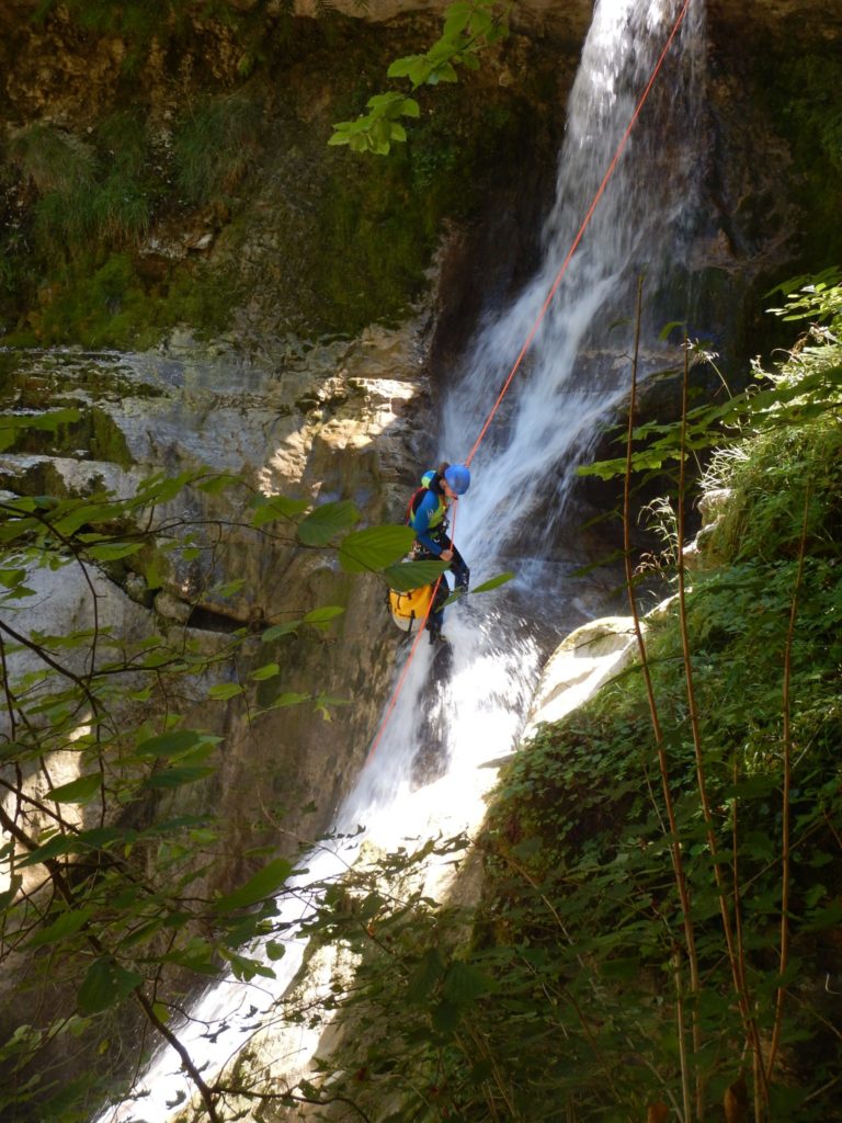Rappel dans le canyon de Coiserette © Conseil départemental du Jura