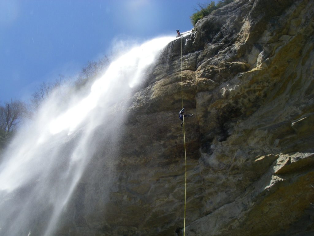 Rappel dans la 2ème partie du canyon du Grosdard © CDS Saint-Claude