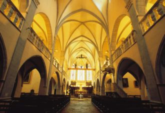 Entre églises et châteaux