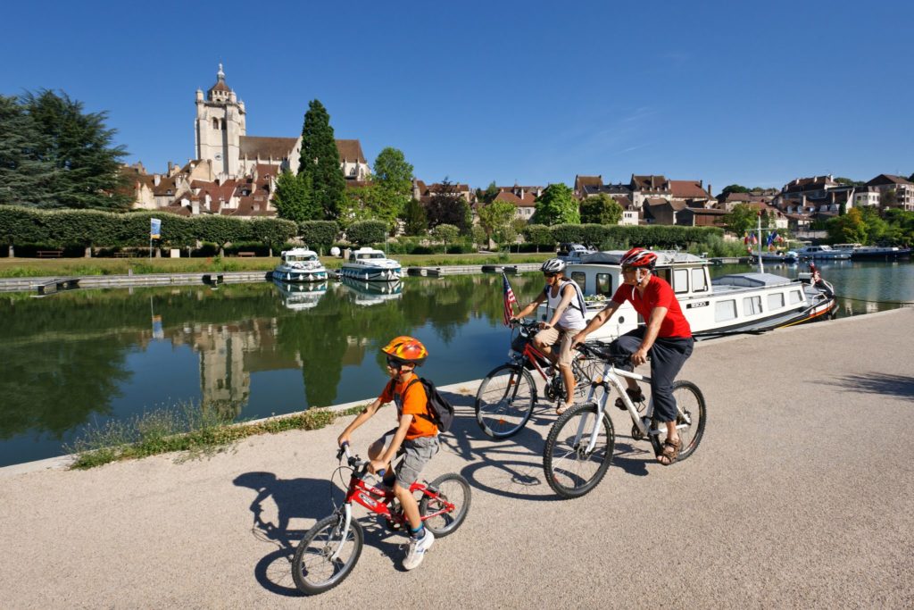 Balade à vélo sur l’EuroVélo6 à Dole © Stéphane Godin/Jura Tourisme
