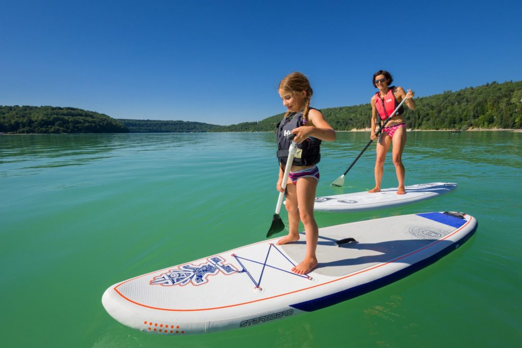 Paddle à Bellecin, sur le lac de Vouglans © Stéphane Godin/Jura Tourisme