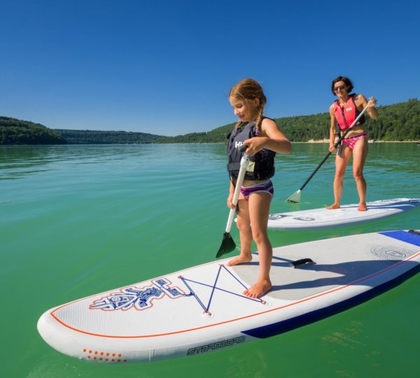 Stand up paddle sur le lac de Vouglans
