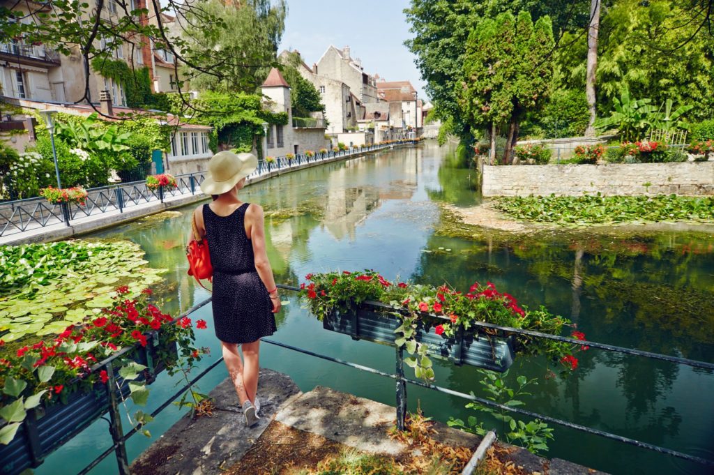 Vue sur le Canal des Tanneurs de Dole © Maxime Coquard/Jura Tourisme
