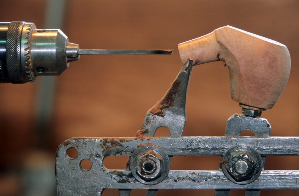Fabrication d’une pipe de Bruyère © Stéphane Godin/Jura Tourisme