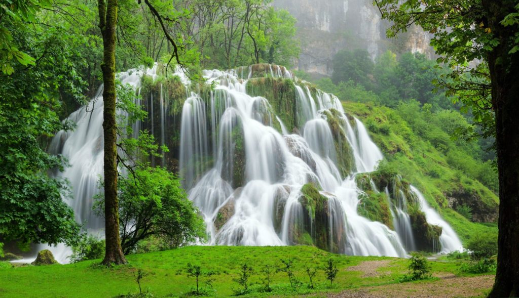Cascade de tufs de Baume-les-Messieurs © Stéphane Godin/Jura Tourisme