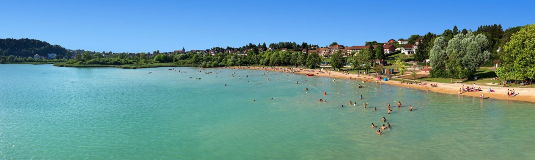 Plage du Lac de Clairvaux-les-Lacs © Stéphane Godin/Jura Tourisme
