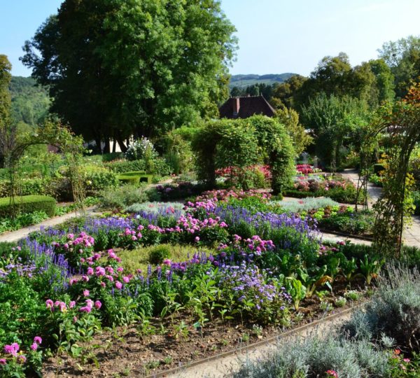 Jardin des Jeux du Château d'Arlay © Jura Tourisme