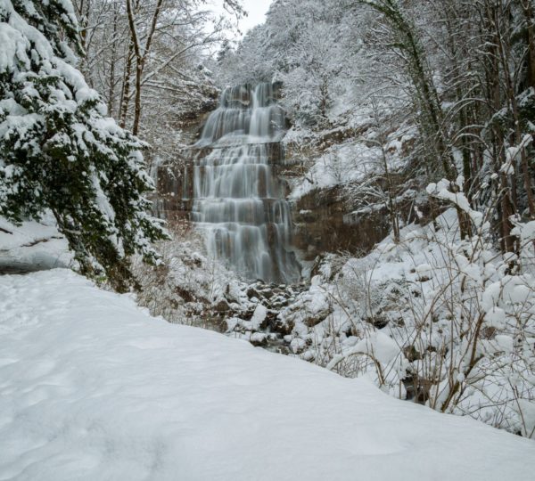 Cascade de l’Eventail en hiver © Vincent Edwell/Jura Tourisme