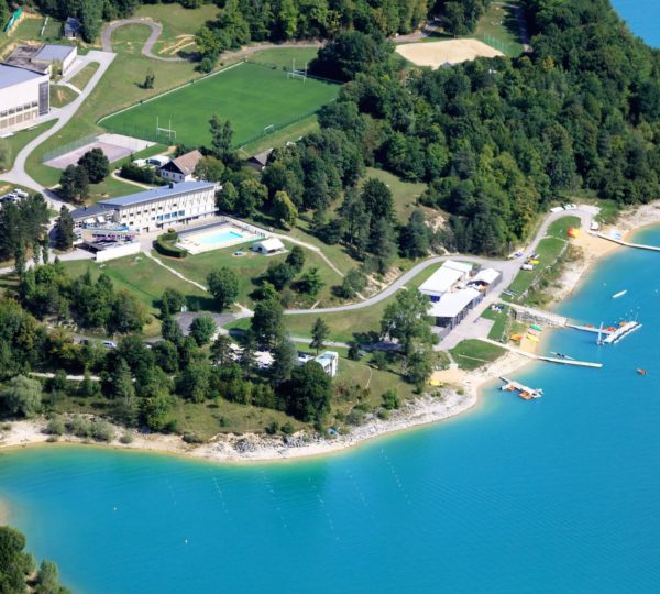 Vue aérienne de la Base de Bellecin sur le Lac de Vouglans