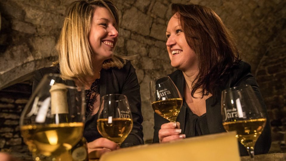 Dégustation en cave de Vins et Comté © Nicolas Gascard/Jura Tourisme
