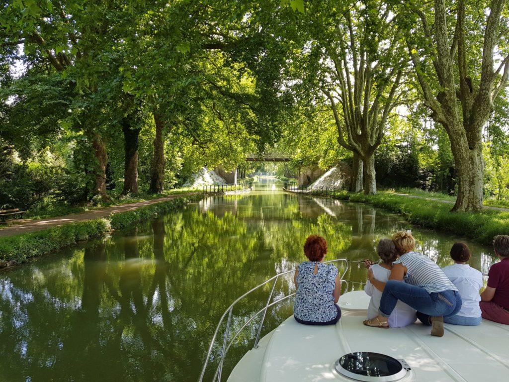 Balade en bateau sur le Canal du Rhône au Rhin © Jura Tourisme