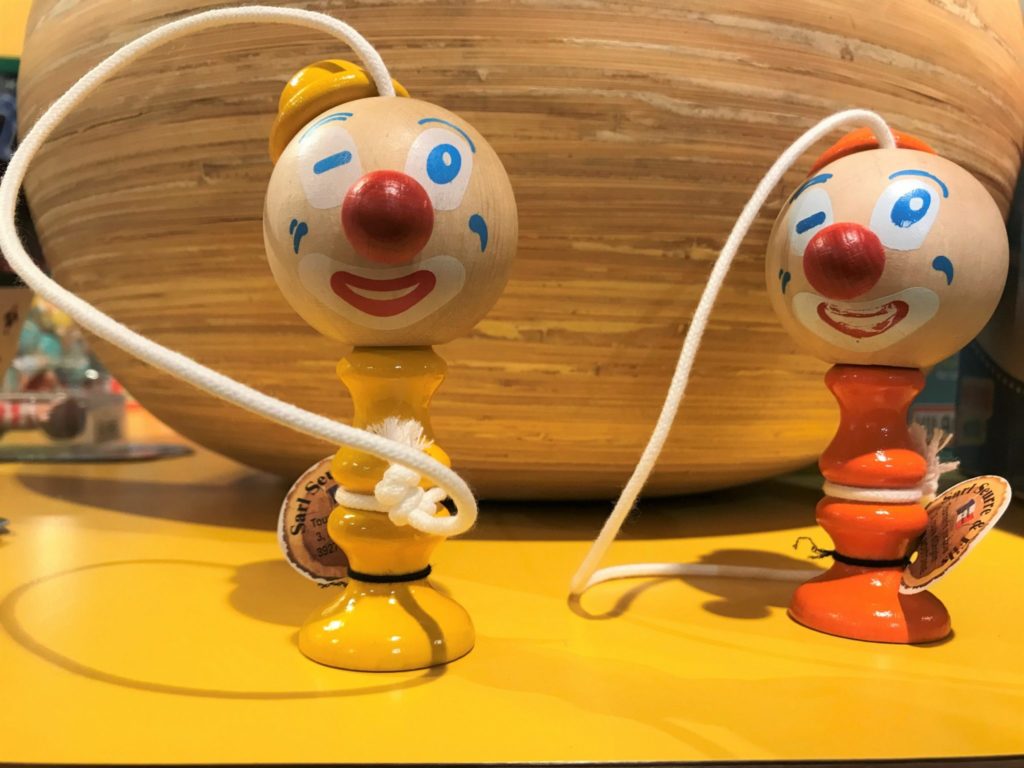 Bilboquets en bois Musée du Jouet © Jura Tourisme