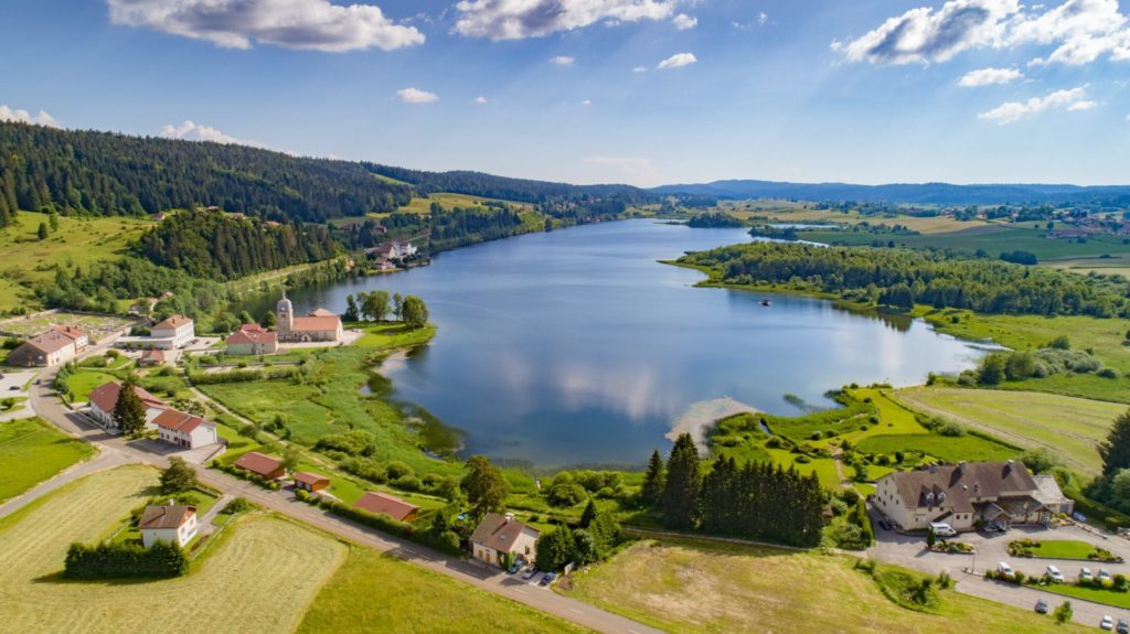 Lac de l'Abbaye © UpDrone/Jura Tourisme