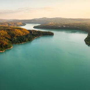 Vue sur le lac de Vouglans