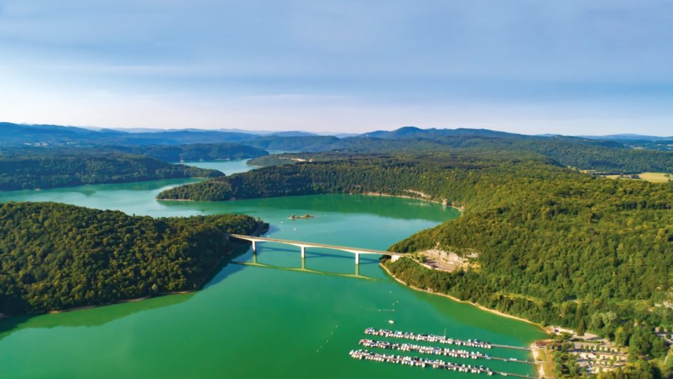 Pont de la Pyle - Lac de Vouglans © Updrone / Jura Tourisme