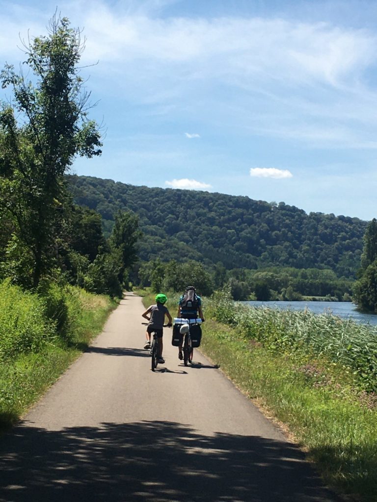 Cyclistes sur l'EuroVelo 6