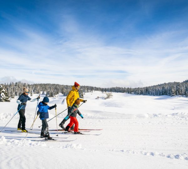 Ski de fond en famille © Benjamin Becker/Jura Tourisme