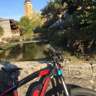 VTT électrique à Arbois © Sophie Gilibert/Jura Tourisme