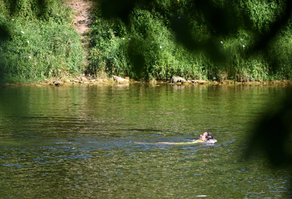 Baignade dans la Loue © Jean-Pierre Amet / Val d'Amour