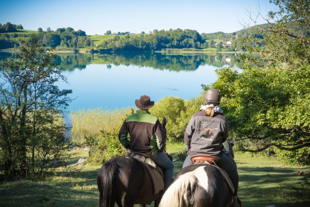 Balade à Cheval autour du Lac d'Ilay © Carnet d'escapade / Jura Tourisme
