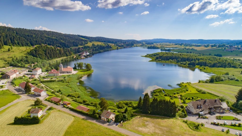 Lac de l'Abbaye © UpDrone/Jura Tourisme
