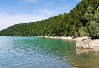 Plage du Domaine de Chalain