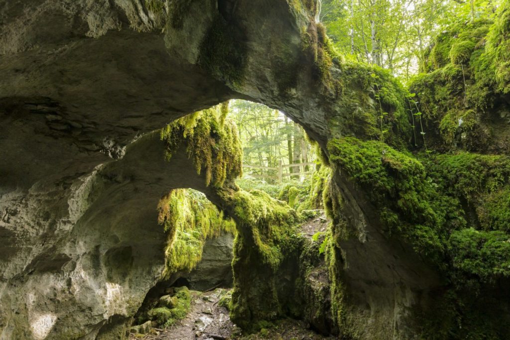 Sentier karstique des Malrochers à Besain © www.stephane-godin.com/Jura Tourisme 