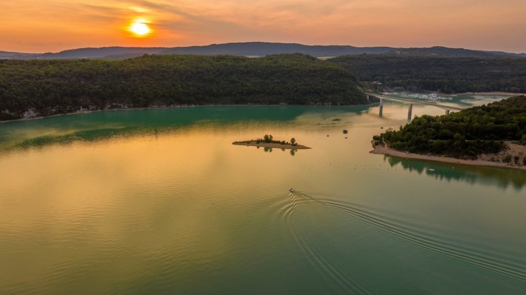 © UpDrone/Jura Tourisme