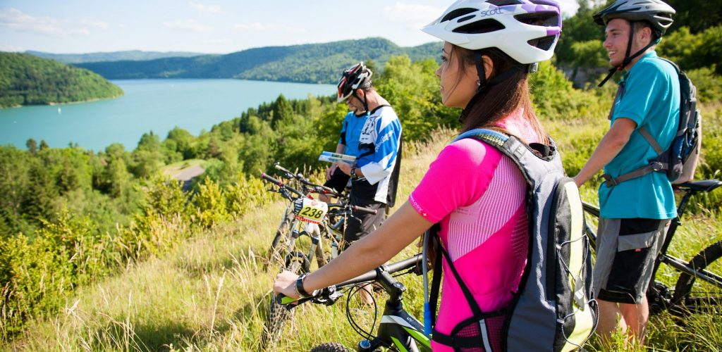 Vététistes au lac de Vouglans