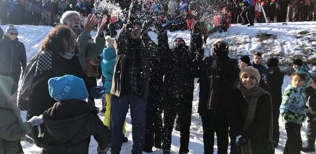 Ola à la sauce jurassienne pour ces Brésiliens venus savourer les Jeux Olympiques de la Jeunesse Lausanne 2020 © Jura Tourisme