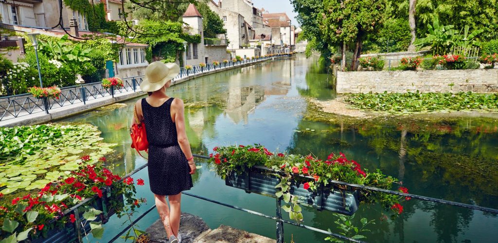 Vue sur le Canal des Tanneurs de Dole © Maxime Coquard/Jura Tourisme