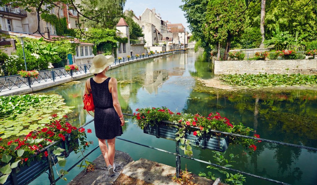 Vue sur le Canal des Tanneurs de Dole © Maxime Coquard/Jura Tourisme