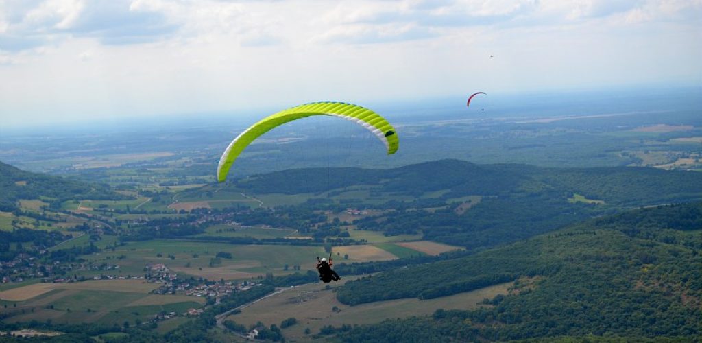 Parapente au Mont Poupet © Jura Tourisme