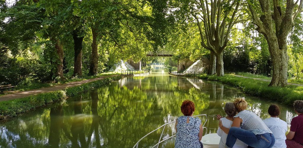 Balade en bateau sur le Canal du Rhône au Rhin © Jura Tourisme